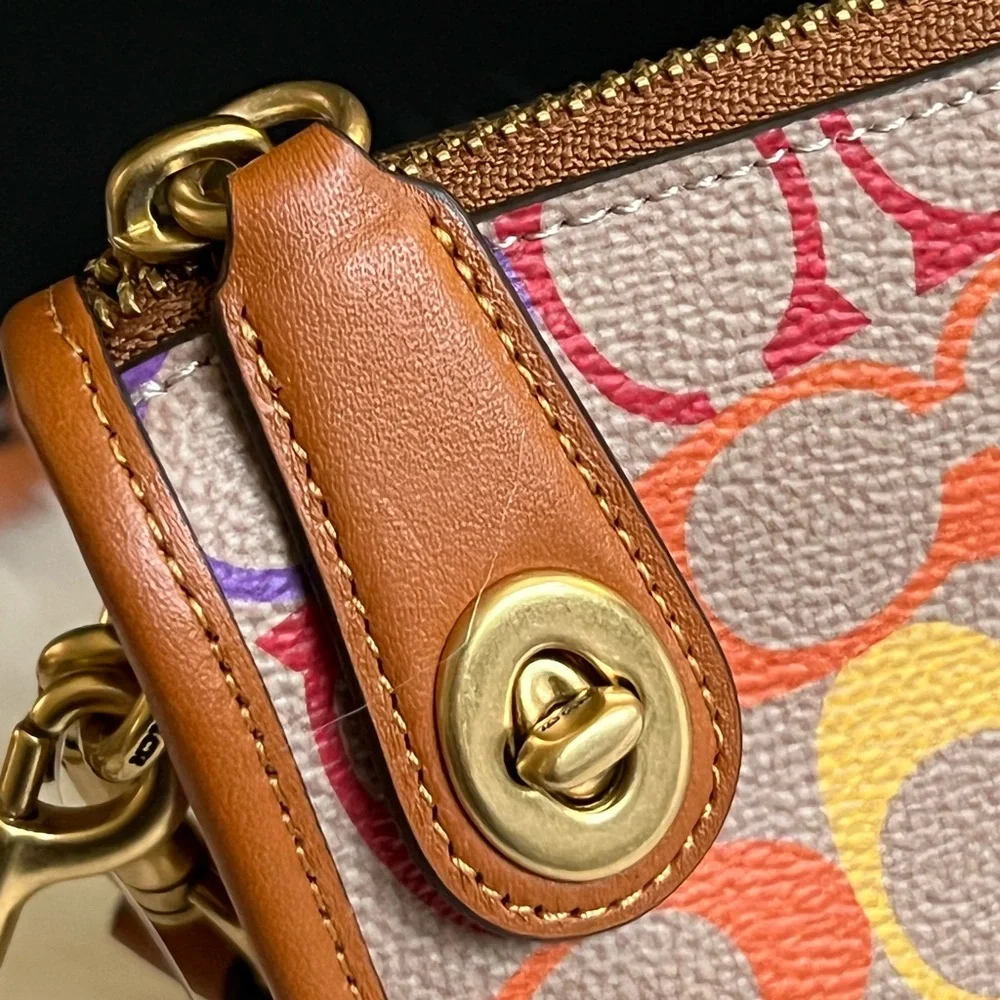 CA100 - Coach Swinger in Rainbow Signature Canvas - Picture 9 of 12